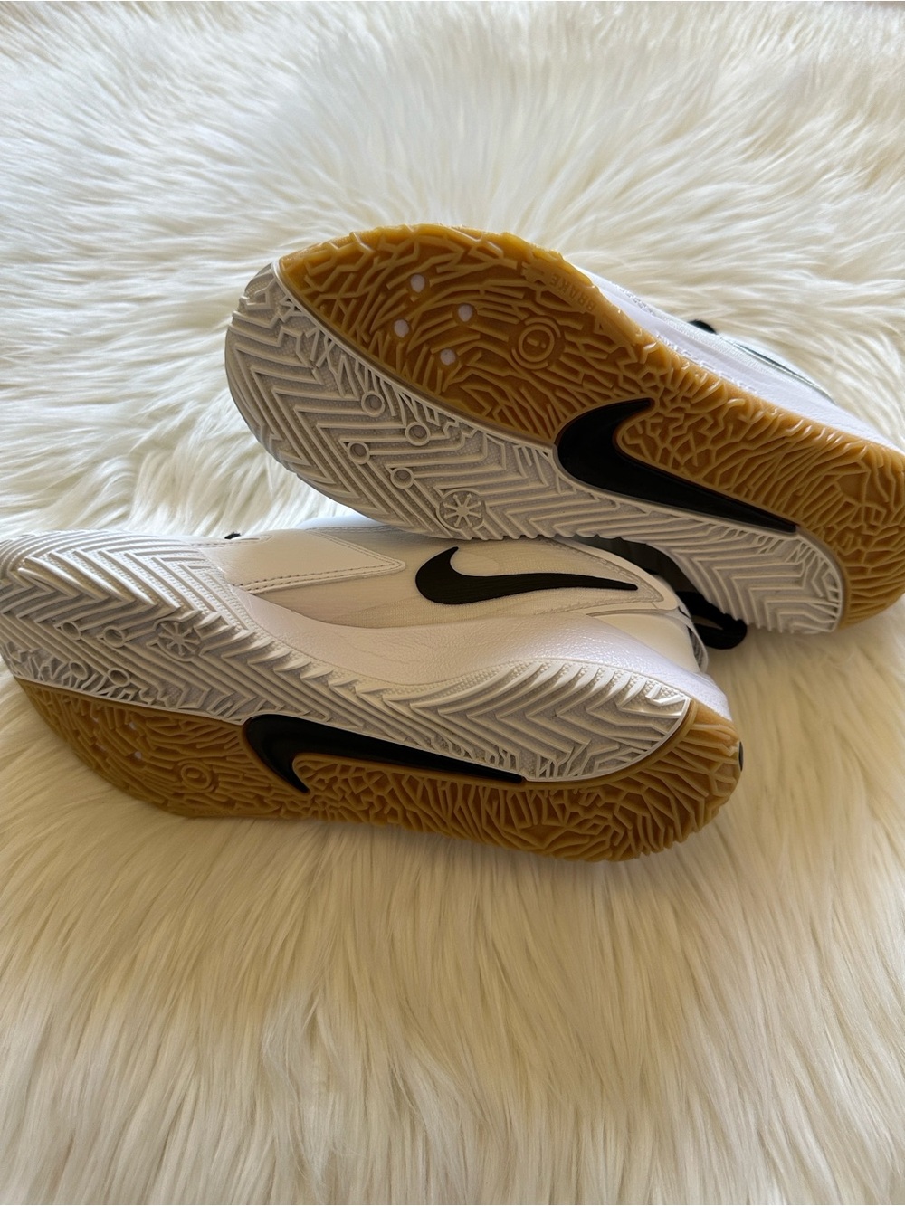 Nike HyperAce 3 Volleyball Sneakers - Picture 6 of 9
